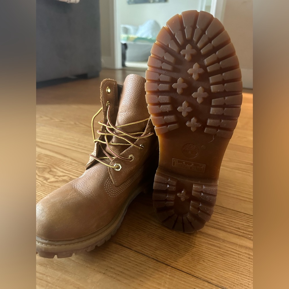Gently used timberlands size 8